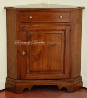 Credenza ad angolo in noce massiccio stile classico